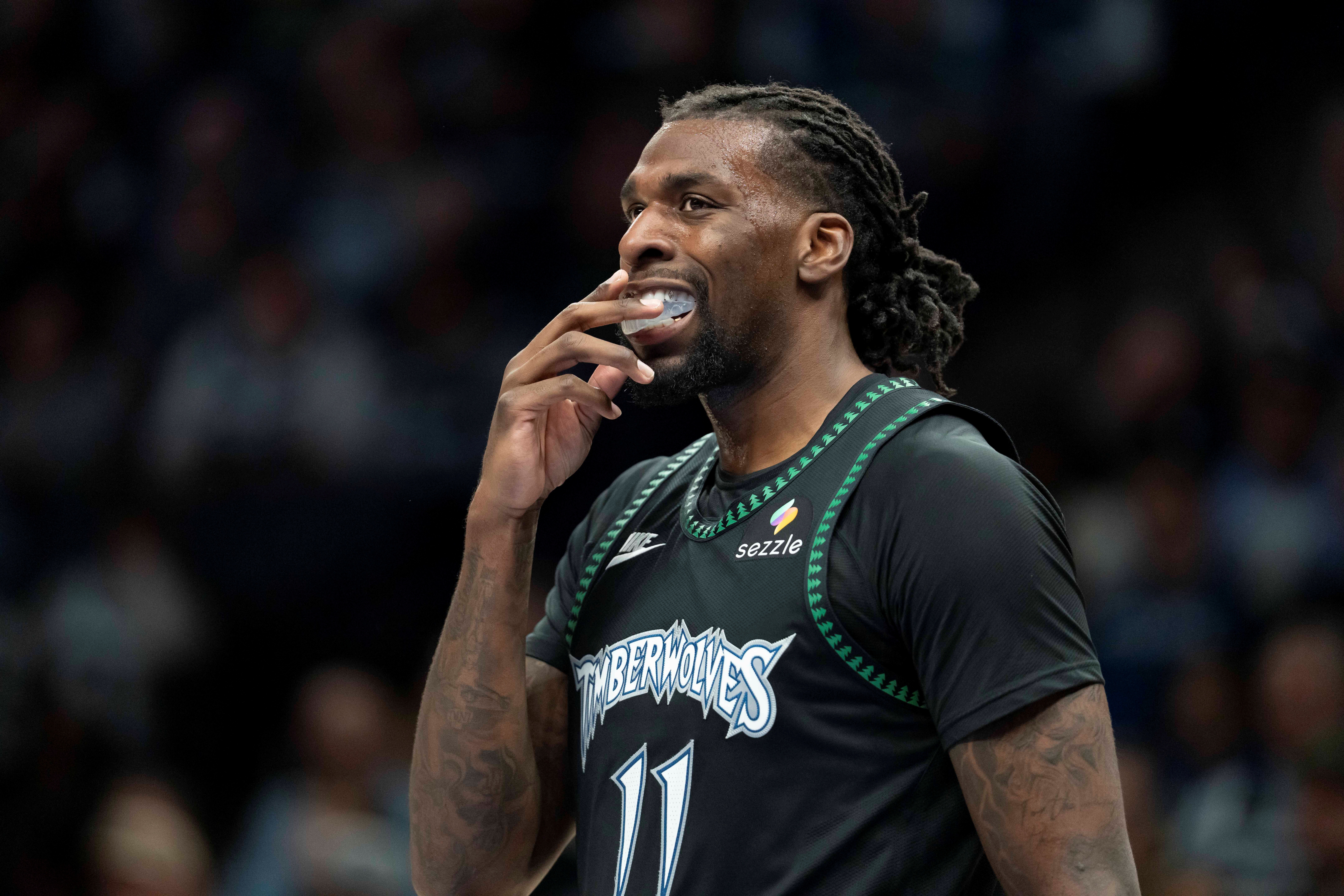 双塔尽力了！戈贝尔拿到10分11板2帽 里德砍下20分6板5助2断3帽