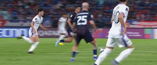 米乐奖金-半场:柔佛新山0-0广岛三箭,金朱晟染红,双方共3次中框