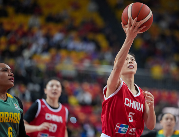 MILE官方网站-泪目!中国女篮30岁王牌轰21+3拒绝逆转:宫鲁鸣幸亏带了她