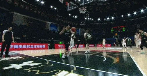 MILE-球场亲兄弟?盘点一下那些球场上的队友之间内讧的场面